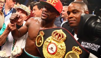 Floyd Mayweather оцеля след Marcos Maidana