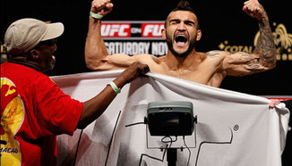 John Lineker излиза срещу Ian McCall през ноември