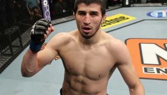 Rustam Khabilov срещу Danny Castillo през януари