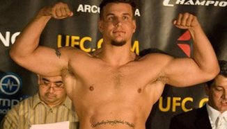 Frank Mir победил Congo с помощта на "The Pacquiao"