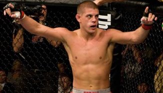 Joe Lauzon се завръща през август