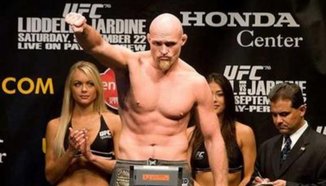 Keith Jardine срещу Trevor Prangley в Shark Fights през септември