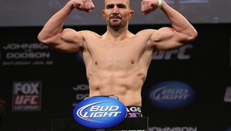 Glover Teixeira: Daniel Cormier трябва да оваканти една от титлите