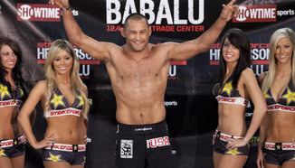Dan Henderson срещу шампиона Rafael Cavalcante на 5-ти март