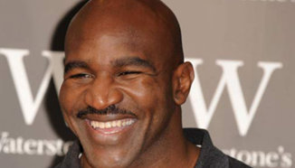 Двубоят Holyfield срещу Nielsen е преместен на 7-ми май 