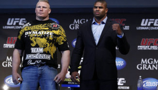 Може ли Brock Lesnar да поема силни удари?