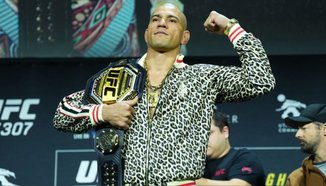 Алекс Перейра със загадъчен пост в UFC 312: Австралия, ще се видим през февруари