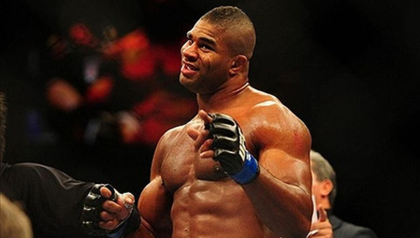 Alistair Overeem твърди, че dos Santos се страхува от него
