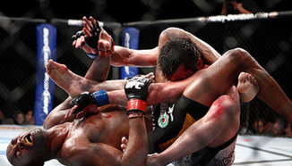 Vinny Magalhaes: Chael Sonnen ще победи Jon Jones